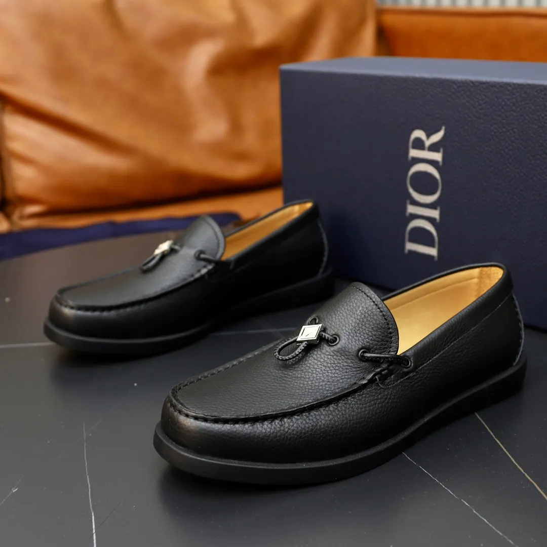 Ex-factory price: 540🙅‍♂️🙅‍♂️🙅‍♂️ Brand: Dior DIOR Standard code: Men's code 38/44 (45 can be customized) Grade: Same as the official website Material: Original cowhide stitching, cowhide lining, original TPU wear-resistant soft outsole Style categories: Leisure and sports version, footwear for driving, young fashion, European and American trends, British style Color: actual picture color
